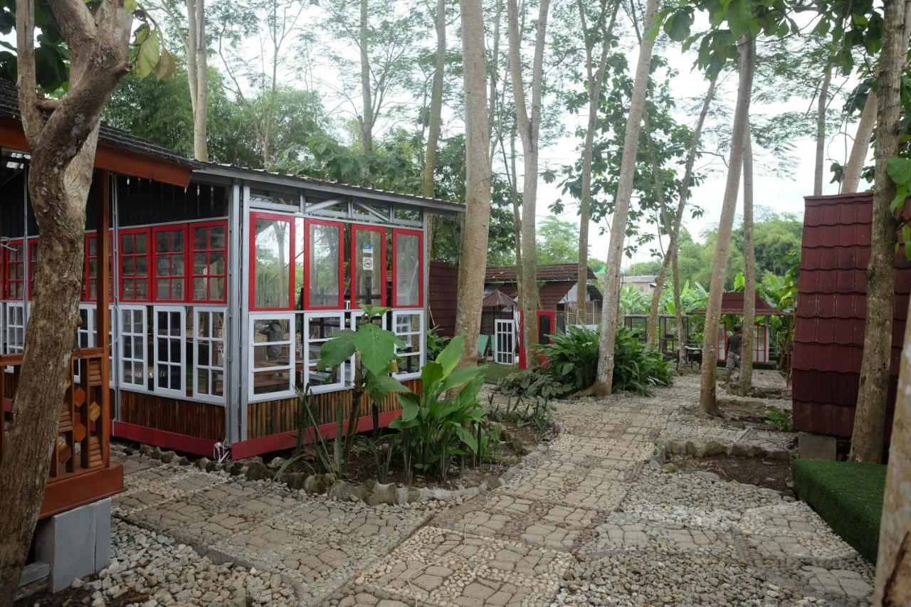 Urbanview Villa Lukulo Kebumen By Reddoorz Exterior photo