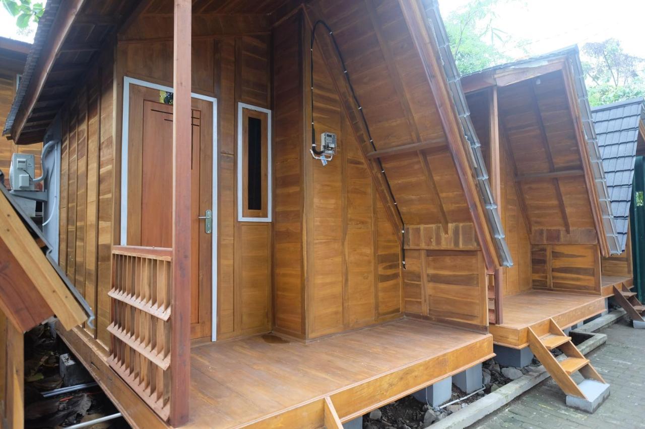 Urbanview Villa Lukulo Kebumen By Reddoorz Exterior photo